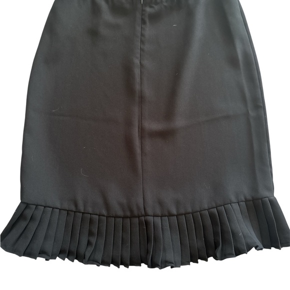 Elegant Black Pleated Skirt - Picture 3 of 4